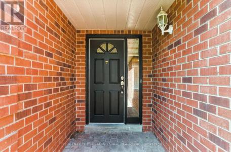 34 HENDERSON DRIVE, Whitby (pringle Creek), Ontario L1N 7Y6, Canada