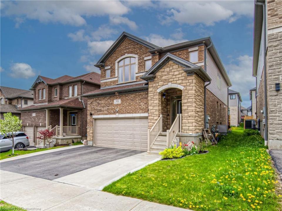 382 BEECHDROPS DRIVE, Waterloo, Ontario N2V 0E8, Canada