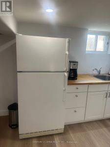 2 CRYSTAL CRESCENT, Toronto (long Branch), 온타리오주 M8W 2Z7, 캐나다