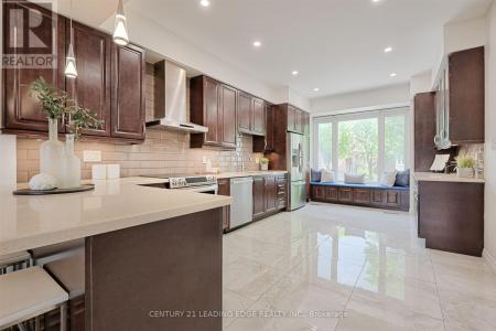 64 THORNWAY AVENUE, Vaughan (brownridge), Ontario L4J 7Z5, Canadá