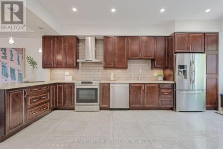 64 THORNWAY AVENUE, Vaughan (brownridge), Ontario L4J 7Z5, Canadá