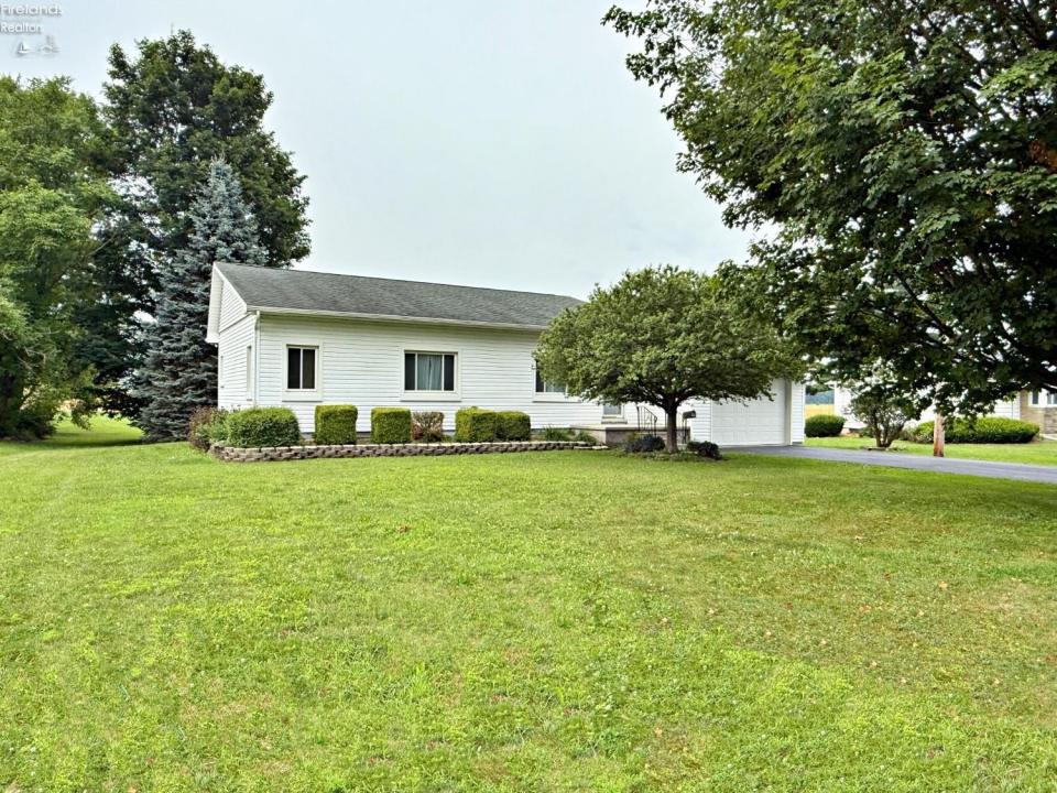 41 W New Haven Street, Bloomville, Ohio 44818