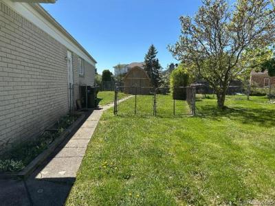 37631 Douglas Court, Sterling Heights, Michigan 48310, USA