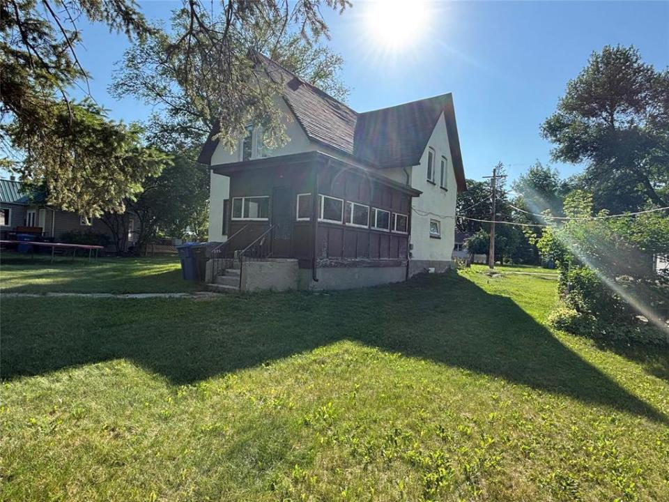 423 CLARK AVENUE, Killarney, Manitoba R0K 1G0, Canada