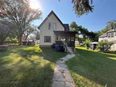 423 CLARK AVENUE, Killarney, Manitoba R0K 1G0, Canada
