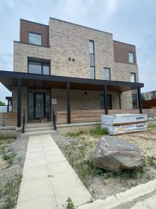 55 HOOYO TERRACE, Toronto, Ontario M6A 0G1, Canada
