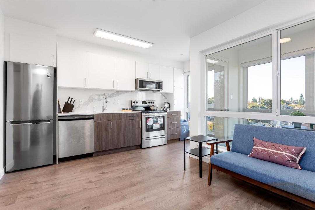 2551 KINGSWAY, Vancouver, Британская Колумбия V5R 5H3, Канада