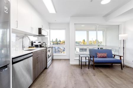 2551 KINGSWAY, Vancouver, Британская Колумбия V5R 5H3, Канада