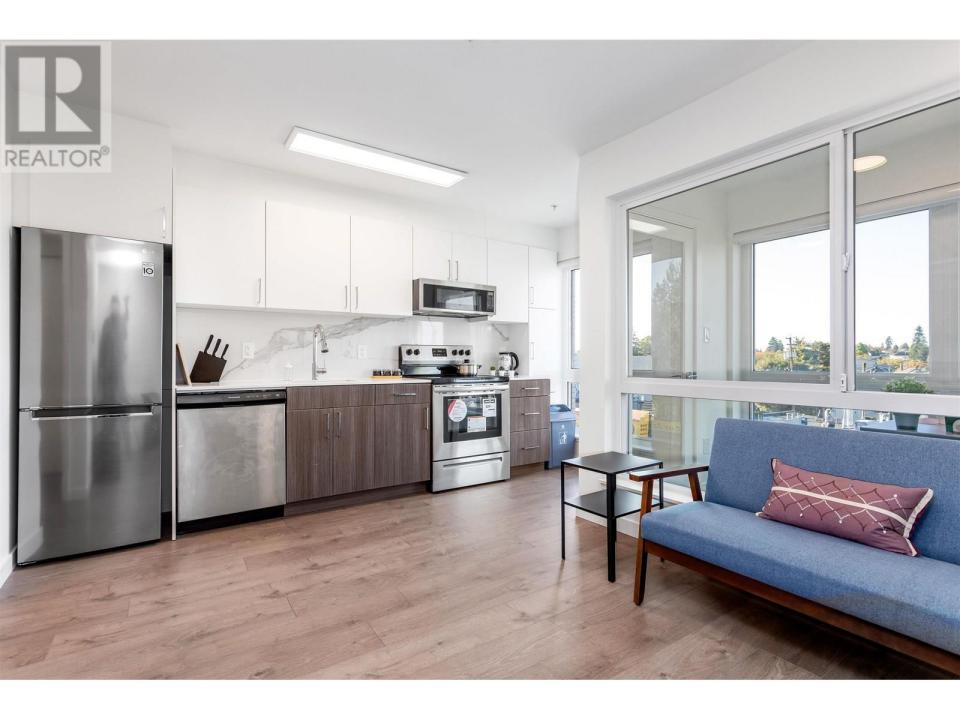 2551 KINGSWAY, Vancouver, 不列颠哥伦比亚省 V5R 5H3, 加拿大
