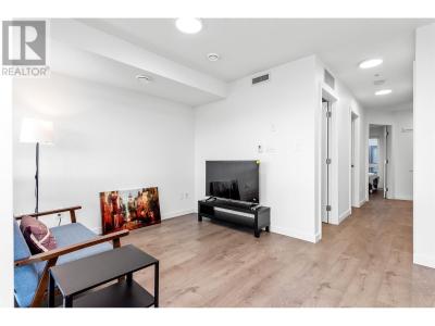 2551 KINGSWAY, Vancouver, 不列颠哥伦比亚省 V5R 5H3, 加拿大