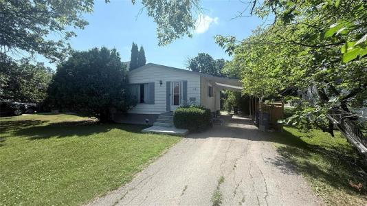 112 MOORE AVENUE, Winnipeg, Manitoba R2M 2C3, Canadá