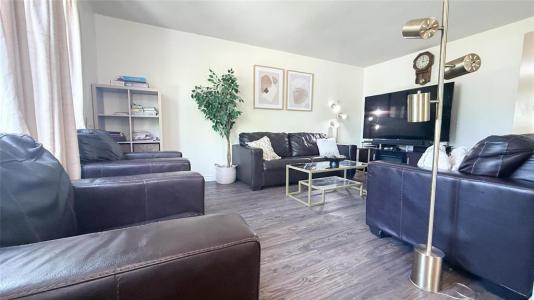 112 MOORE AVENUE, Winnipeg, Manitoba R2M 2C3, Canada