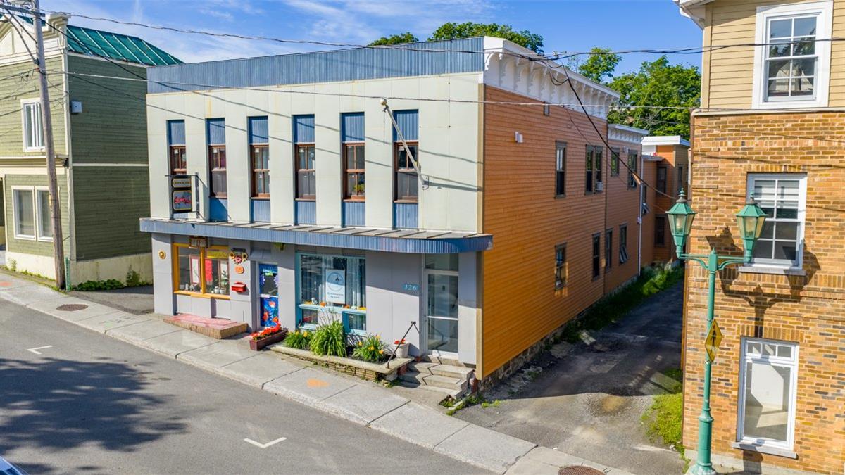 124-132  Rue LaFontaine, Rivière-du-Loup, ケベック G5R 3A2, カナダ