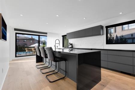 117  Rue Laporte, Dollard-Des Ormeaux, Quebec H9A 3E3, Canadá