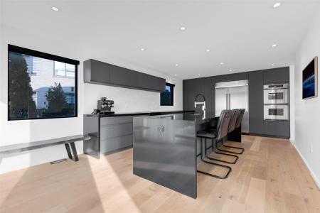 117  Rue Laporte, Dollard-Des Ormeaux, Quebec H9A 3E3, Canadá