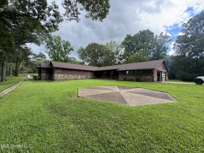 5520 Jordan Drive, Horn Lake, Mississippi 38637, USA