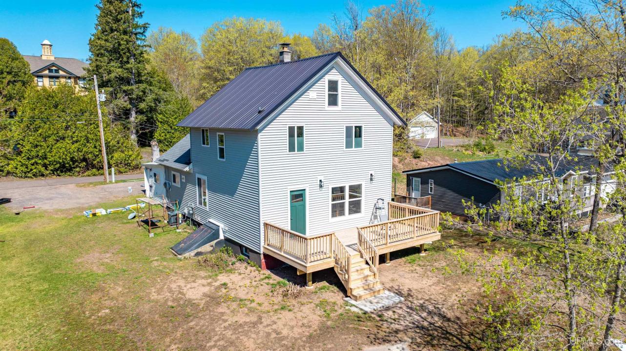 42385 Willson Memorial Dr, Chassell, Michigan 49916, USA