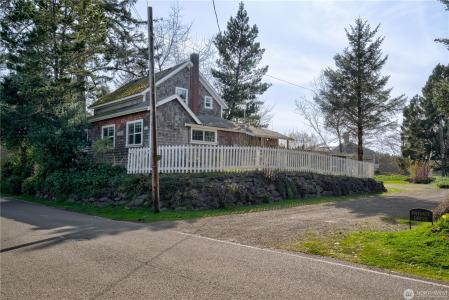 4615 K Place, Seaview, Washington 98644, USA