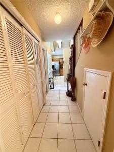 9803 Terrace Trail Lane, Temple Terrace, Florida 33637