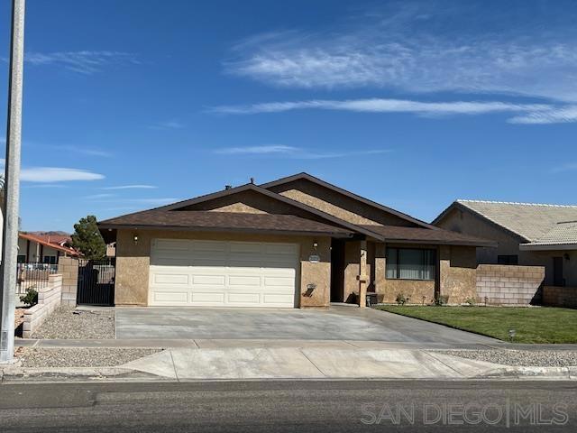 27539 Silver Lakes Parkway, Helendale, Kalifornia 92342, USA