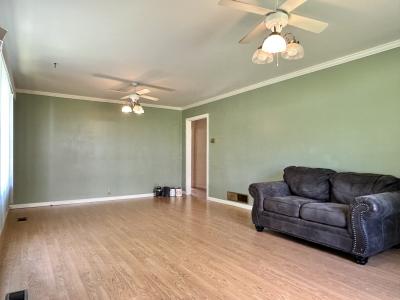 906 W 13th Ct, Trenton, Missouri 64683