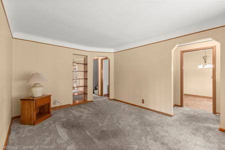 7146 Luana Avenue, Allen Park, Michigan 48101, États-Unis