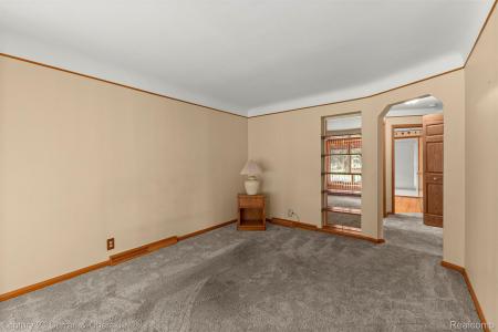 7146 Luana Avenue, Allen Park, Michigan 48101, États-Unis