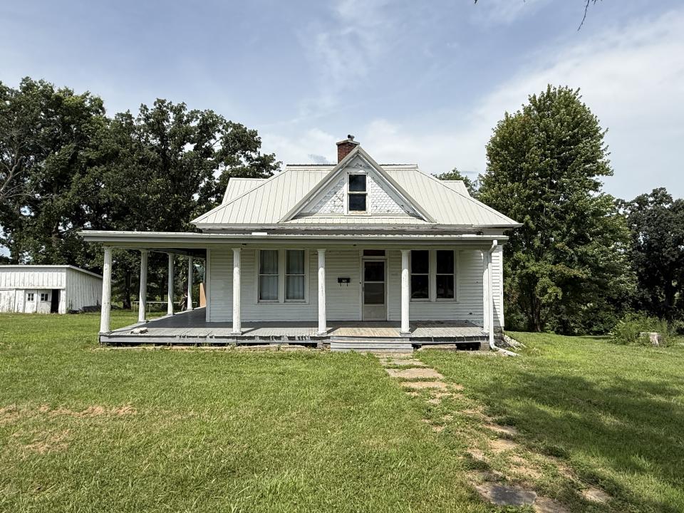 301 N. Fulton St., Edina, Missouri 63537