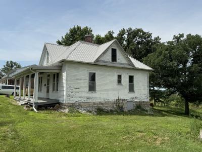 301 N. Fulton St., Edina, Missouri 63537