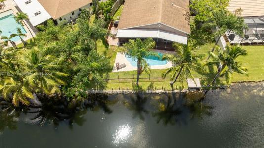 1710 SW 100th Ter, Davie, Florida 33324, USA