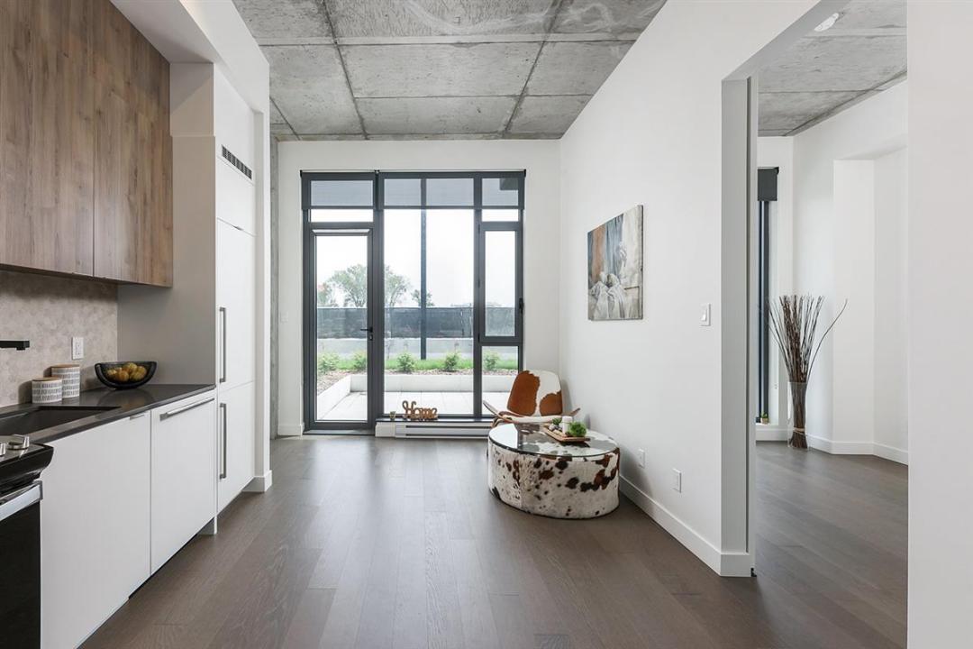 200  Boul. Marcel-Laurin, Montréal (Saint-Laurent), Quebec H4M 0B1, Kanada