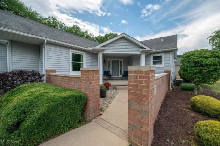 117 Nicklaus Drive NE, Warren, Ohio 44484, USA