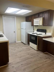 1506 E 1ST AVENUE, Mount Dora, Flórida 32757, Estados Unidos