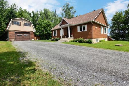 194  Rue de la Frontiere E., Rivière-Bleue, Québec G0L 2B0, Canada