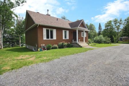194  Rue de la Frontiere E., Rivière-Bleue, Quebec G0L 2B0, Canada