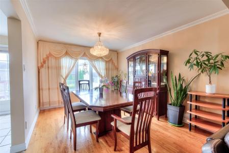 8530  Rue Occident, Brossard, Quebec J4Y 3G1, Canada