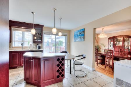 8530  Rue Occident, Brossard, Quebec J4Y 3G1, Canada