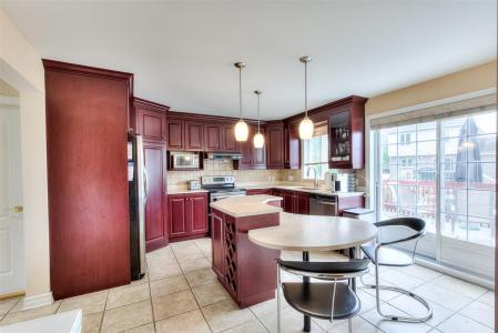 8530  Rue Occident, Brossard, Quebec J4Y 3G1, Canada
