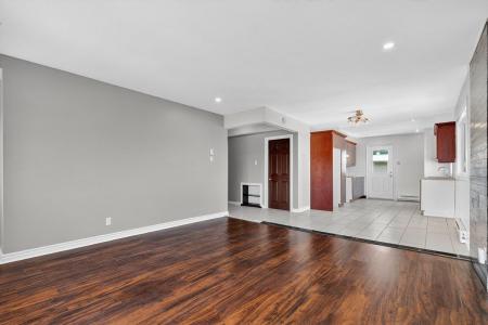 8900-8902  6e Avenue, Montréal (Villeray/Saint-Michel/Parc-Extension), Quebec H1Z 2T5, Canada