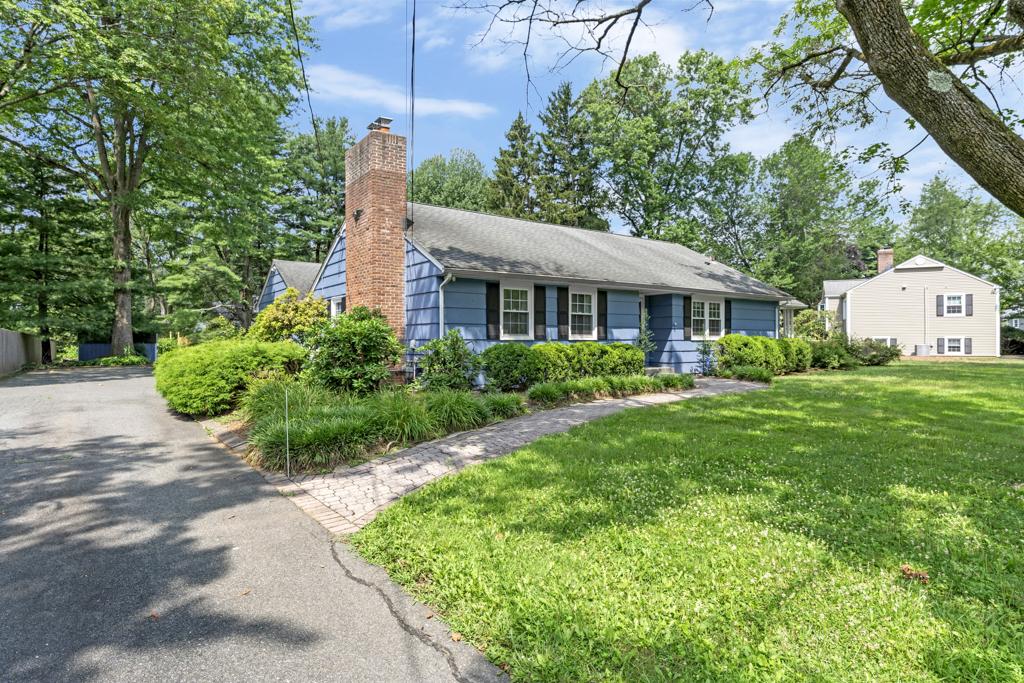 20 Ellis Drive, Basking Ridge, New Jersey 07920