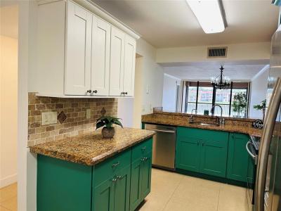 6423 Coral Lake Dr, Margate, Florida 33063