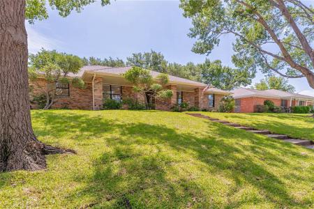 2017 Wellington Drive, Grand Prairie, טקסס 75051, ארצות הברית של אמריקה 