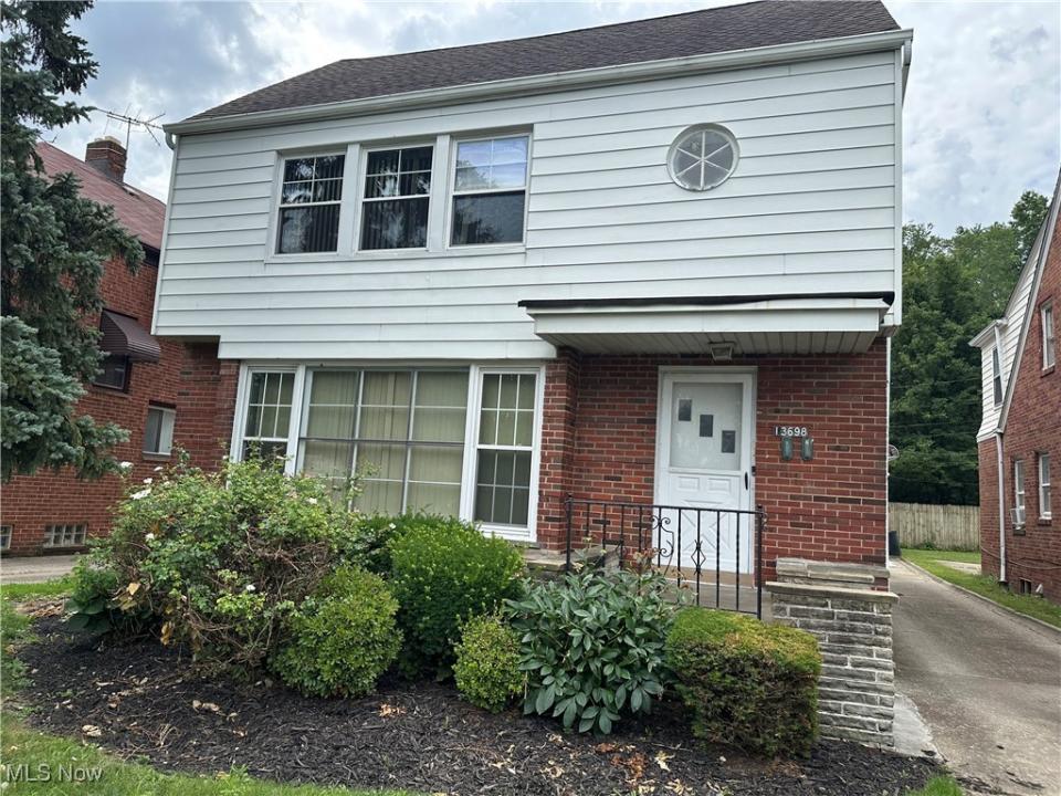 13698 Cedar, University Heights, Ohio 44118, USA