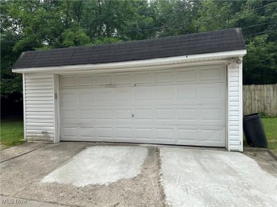 13698 Cedar, University Heights, Ohio 44118, USA