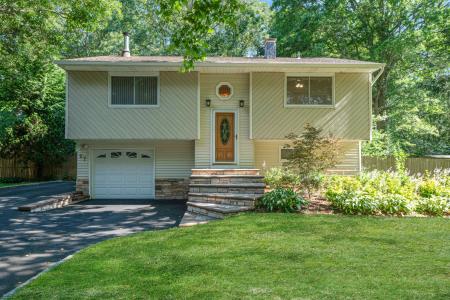27 Columbus Avenue, Kings Park, NY 11754, USA