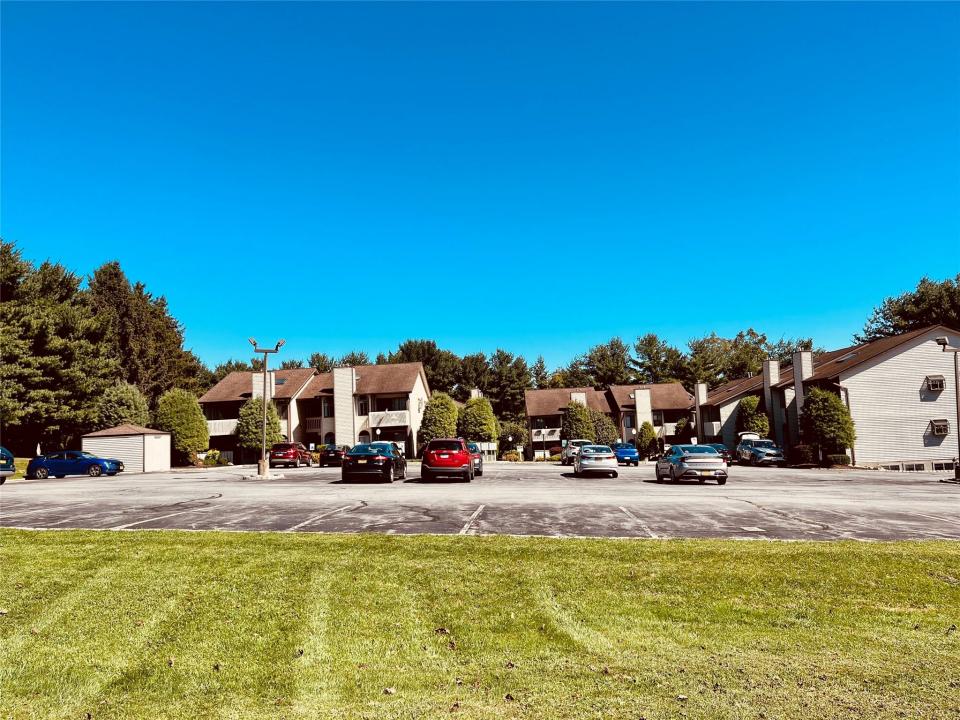 108 Pine Hollow Way, Chester, New York 10918