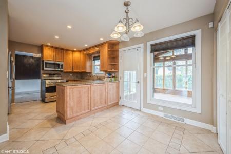 714 New Mexico Trail, Elk Grove Village, Illinois 60007
