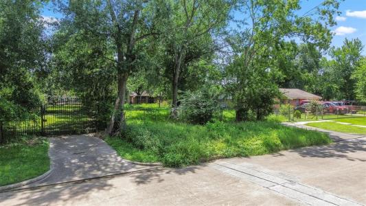 6514 Bayou View, Houston, Texas 77091, USA