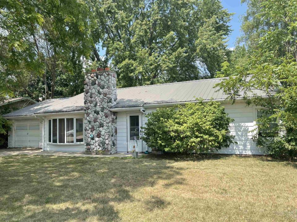 425 Orchard, Clare, Michigan 48617