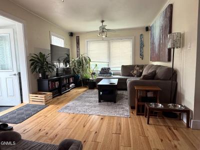 215 7th Street, Jamestown, Dakota Del Norte 58401, Estados Unidos